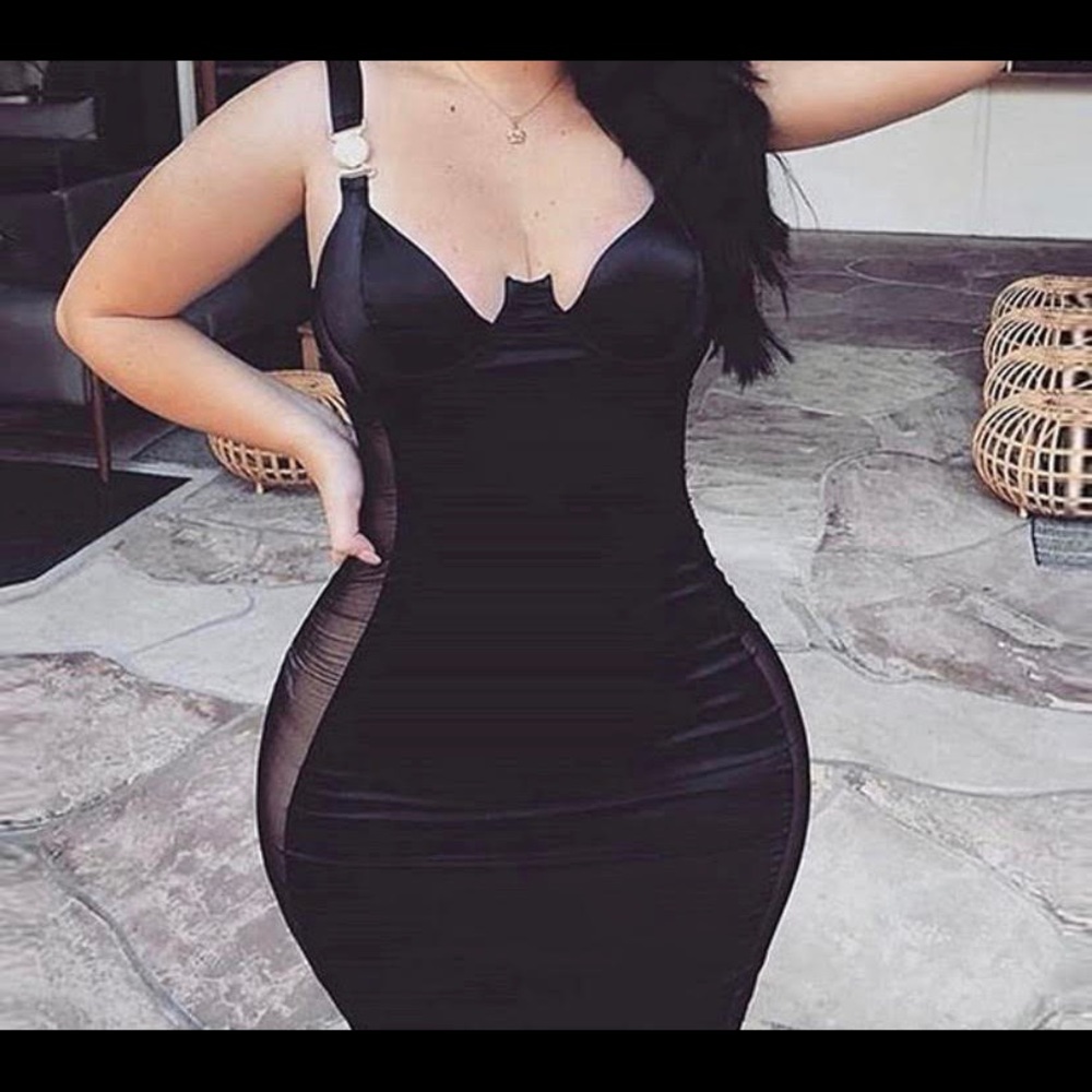BRAND NEW MINI DRESS, SWEETHEART NECK LINE WITH SHEER SIDES!